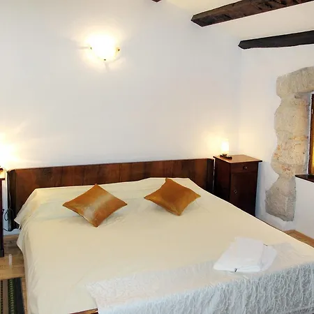 Haus Cerjani Nyaraló Kaštelir